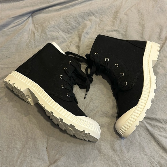 New SO Dragonfruit high top sneakers black and white size 10 - Picture 1 of 4